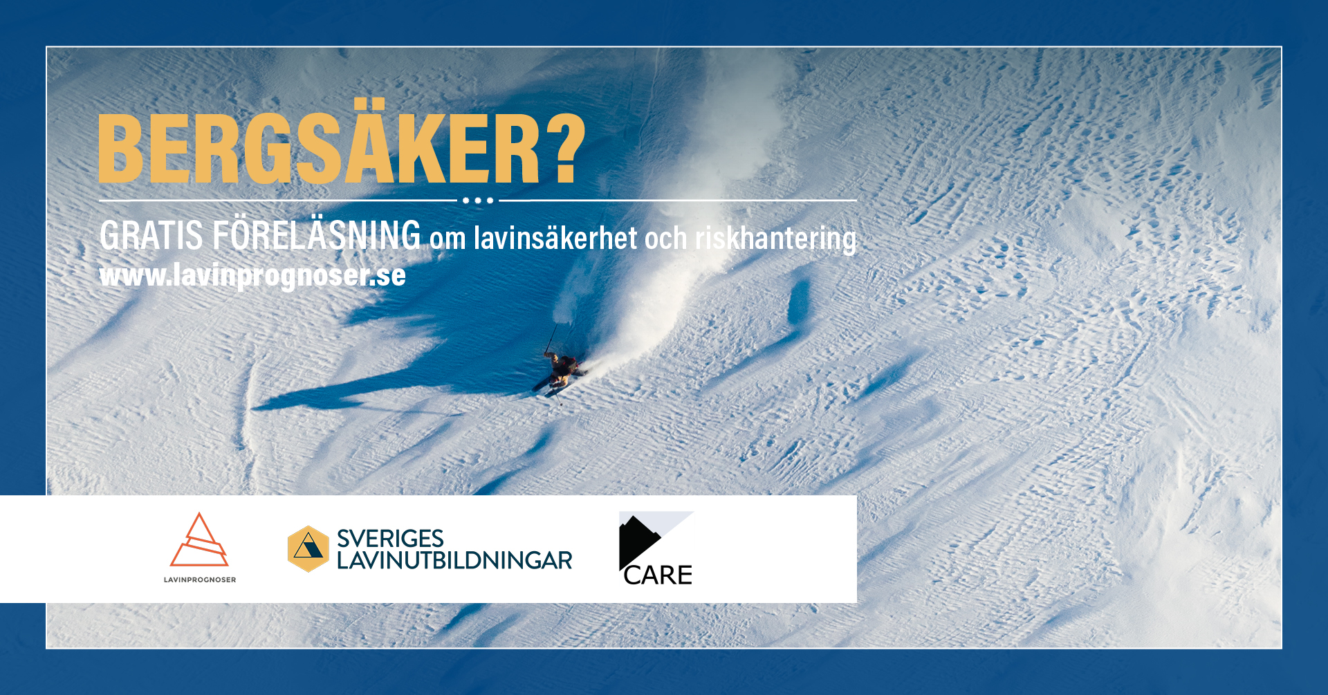 Skidåkare som åker ner för ett snöklätt fjäll. Texten "Bergsäker? Gratis föreläsning om lavinsäkerhet och riskhantering www.lavinprognoser.se" syns på bilden.  Man ser även 3 loggor från Lavinprognoser, Sveriges lavinutbildningar och Care längst ner i bilden.